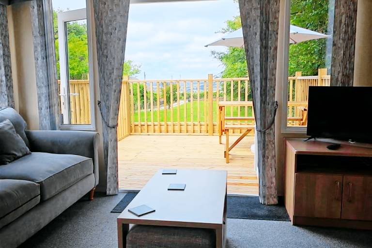 Cholwell 3 Bed Lodge Sleeps 6 Pet Friendly
