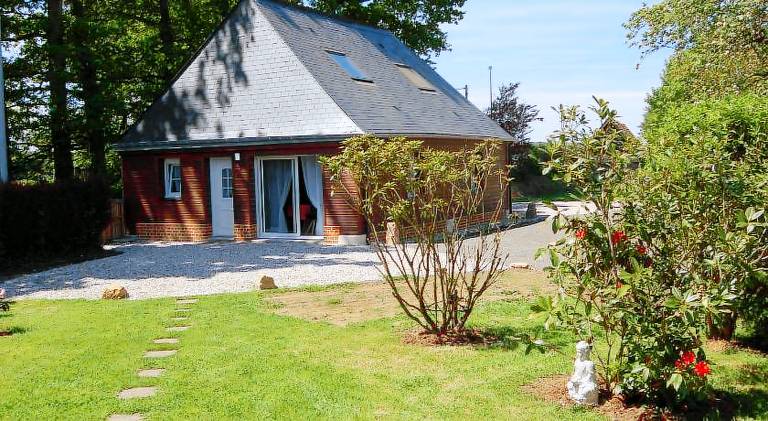 House with patio, barbecue & garden in Rouen