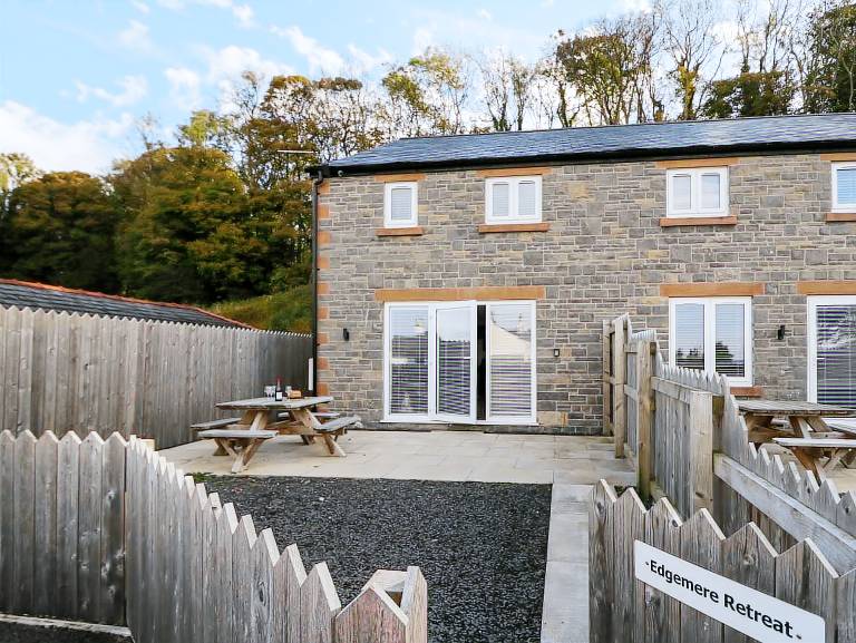Family-friendly cottage with garden | Beach view | Dogs allowed in Grange-over-Sands