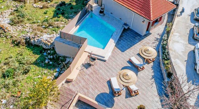 Fully equipped house with grill, patio & private pool | Dogs allowed — photo 5