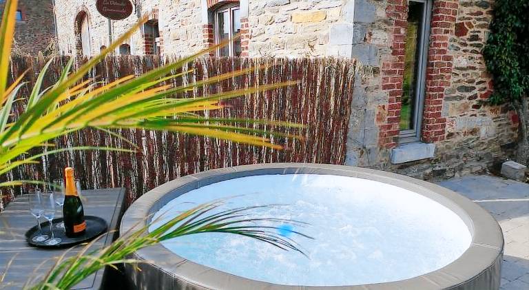 Vacation home with hot tub — photo 3