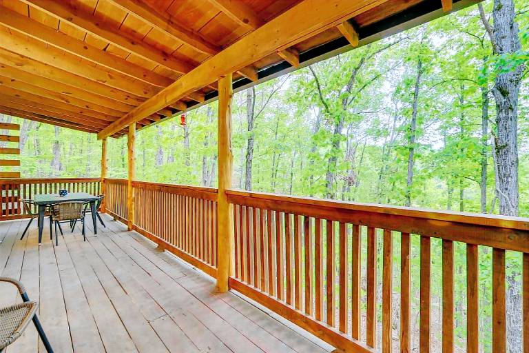 4 Mi to Beaver Lake: Peaceful Log Cabin w/ Deck! — photo 3