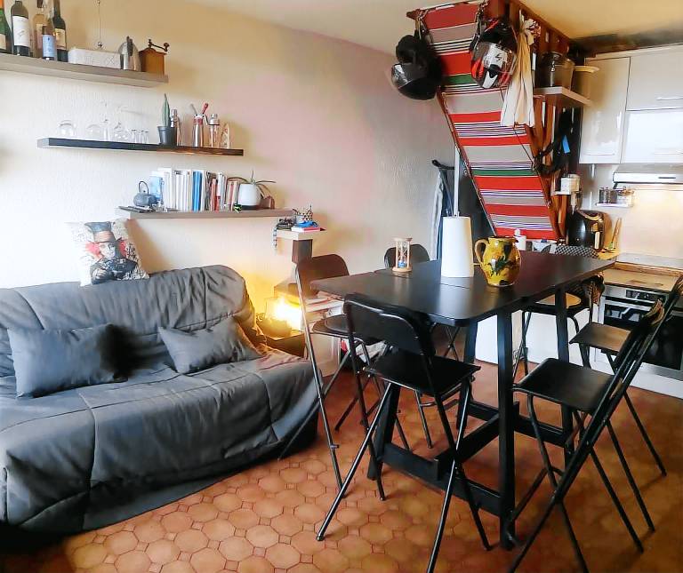 Apartment with yard — photo 2