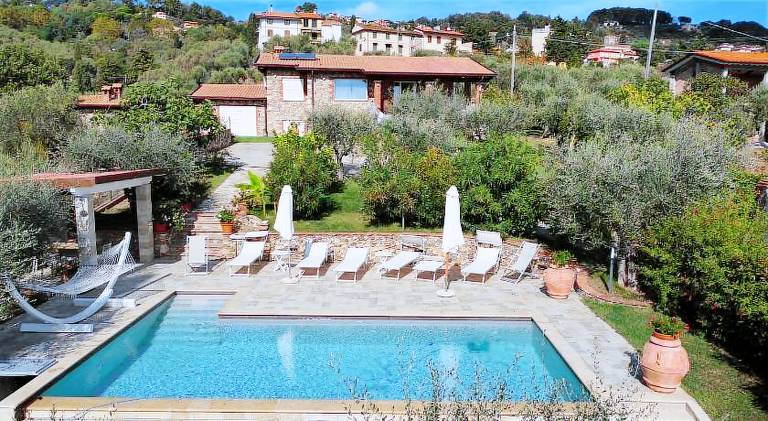 Vacation home with pool in Viareggio