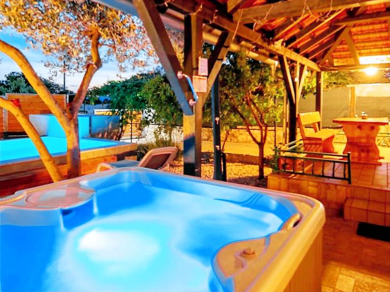 Vacation home with patio, hot tub & private pool — photo 3