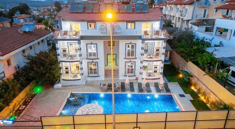 Holiday apartment with yard, pool & barbecue in Fethiye