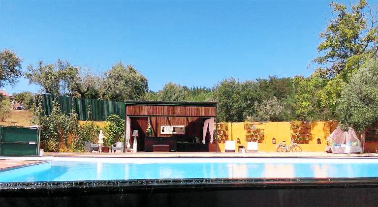 Vacation home with BBQ, jacuzzi & garden — photo 4