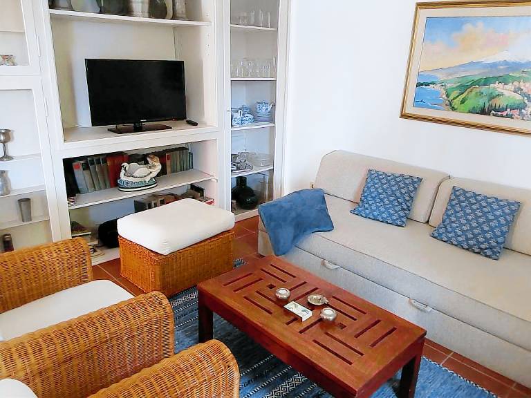 Rental apartment with fast internet, garden & terrace | Garden view — photo 2