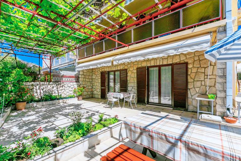 Pleasant rental apartment with garden, barbeque & terrace | Garden view | Next to the beach | Pets allowed — photo 4