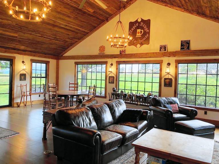 Farmhouse Newark Hollow