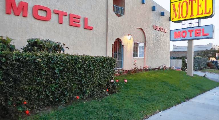 Crzy 8 Motel