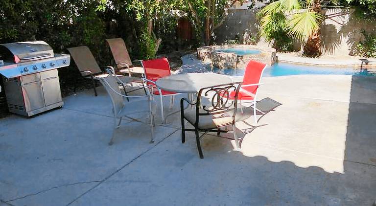 Vacation home with jacuzzi & pool | Pets allowed — photo 4