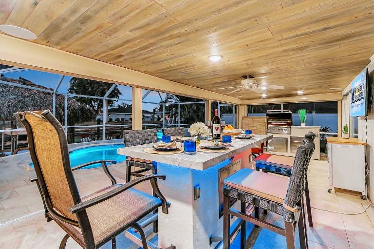 Children-friendly vacation home with BBQ, jacuzzi & private pool | Water view | Pets are welcome — photo 2