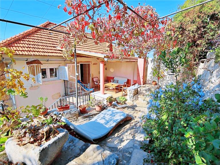 House with yard, terrace & barbecue — photo 2