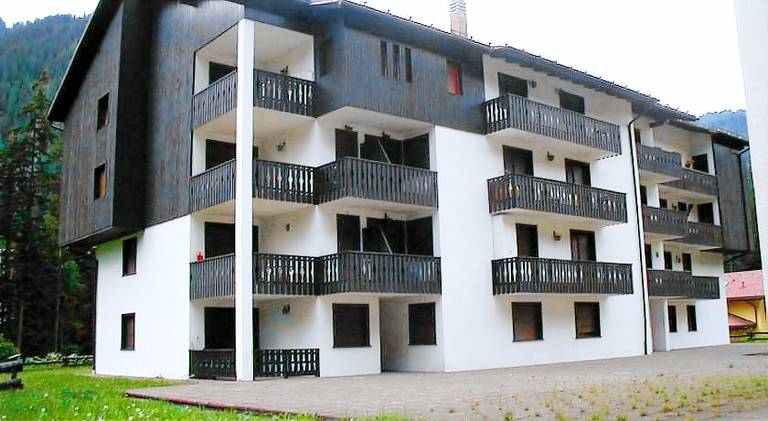 Apartment with 2 rooms for 5 persons in Canazei