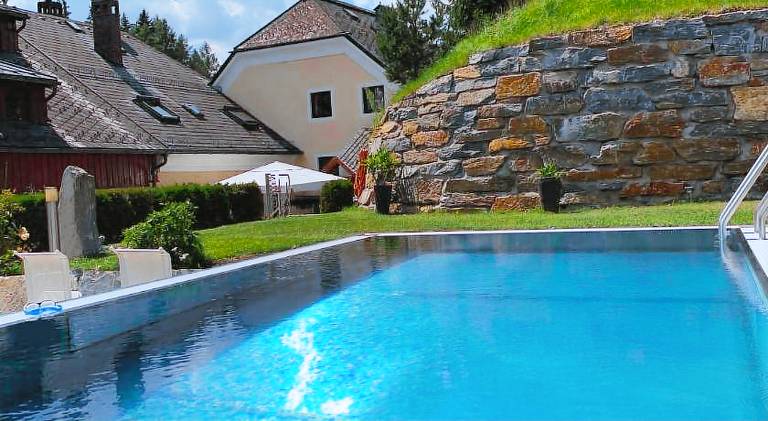 Rental apartment with terrace, BBQ & pool — photo 4