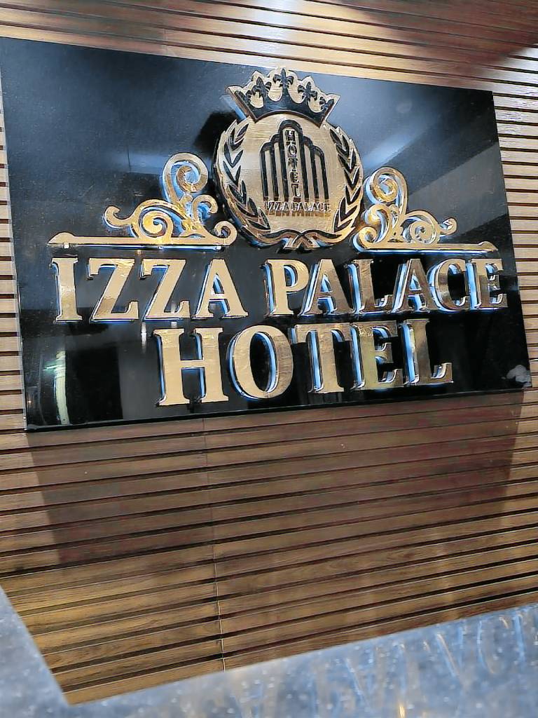 IZZA PALACE HOTEL