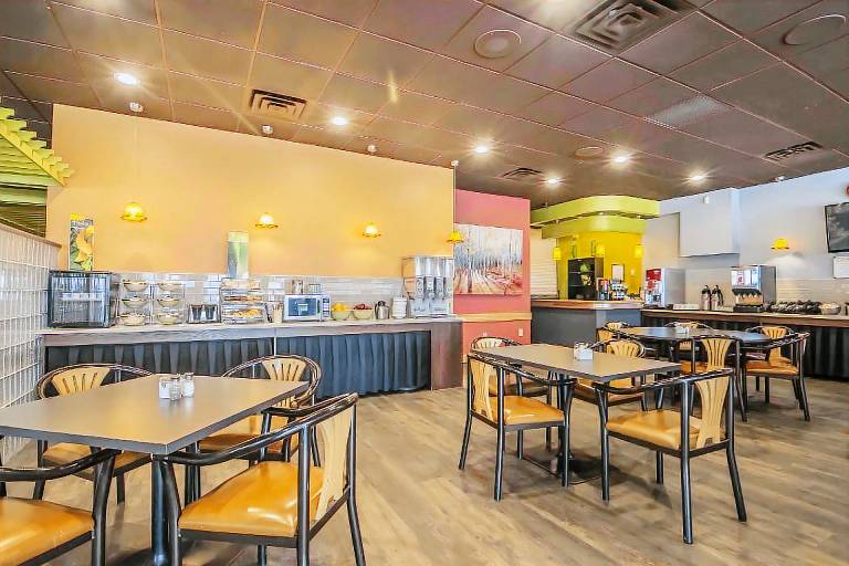 Quality Inn West Edmonton — photo 3