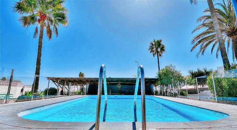 Villa with pool — photo 5