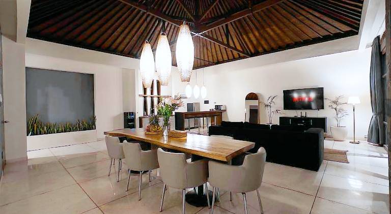 Villa with pool — photo 5