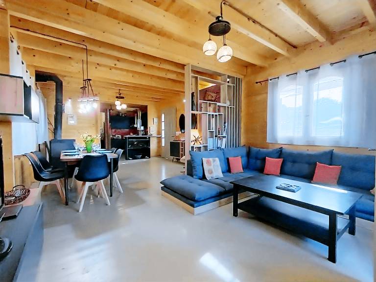 Villa de Madeira: Sea View Retreat with Wi-Fi, Air Conditioning, Private Pool & Jacuzzi in Rethymno