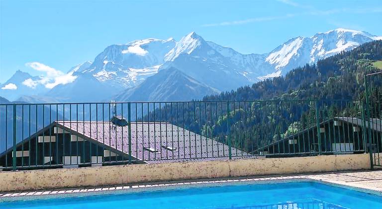 Holiday apartment with pool — photo 3
