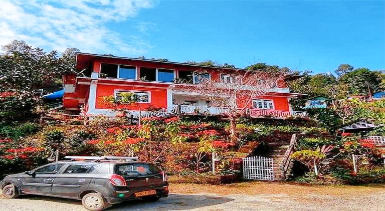 Rongo White House by StayApart in Darjeeling