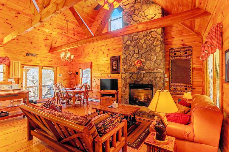 Cabin with hot tub, BBQ & garden | Mountain view — photo 5