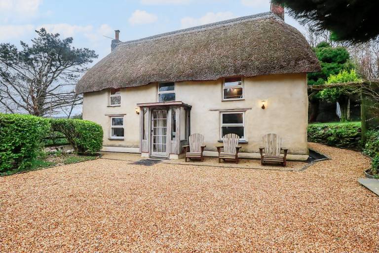 Family-friendly pleasant cottage with garden | Pets are welcome in Cornwall, ON