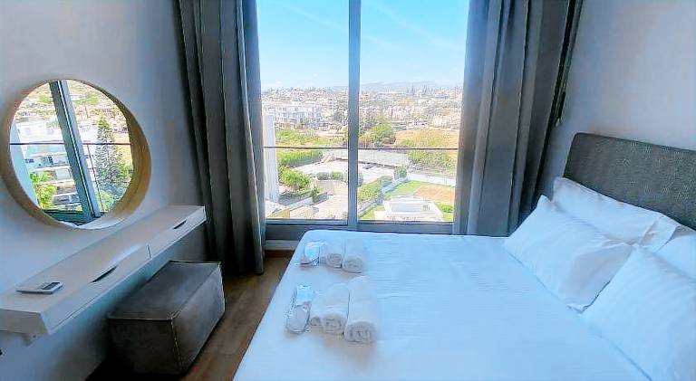 Apartment with pool — photo 2