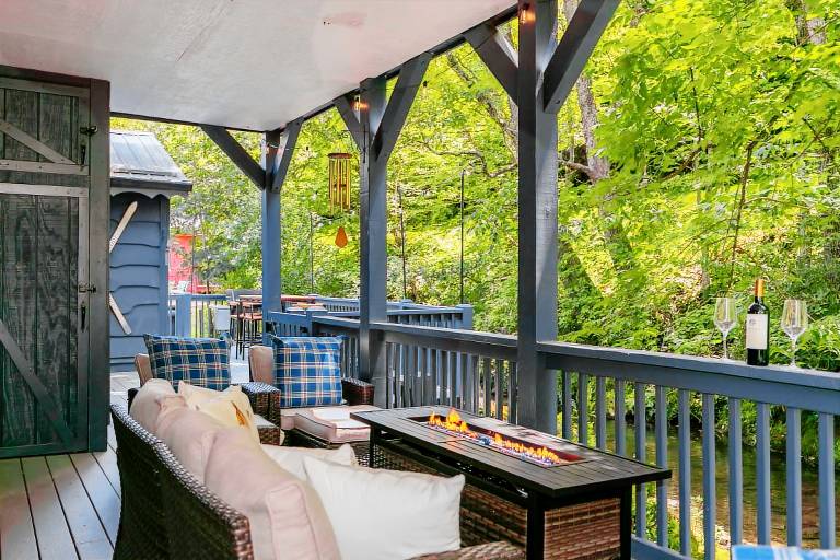 Riverside Retreat- Beautiful riverfront setting — photo 5