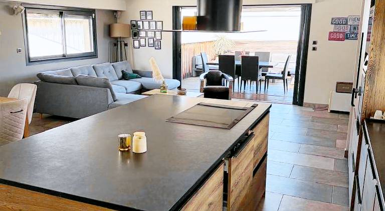 House with pool — photo 4