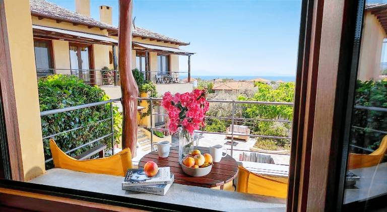 Serviced apartment with garden in South Pelion
