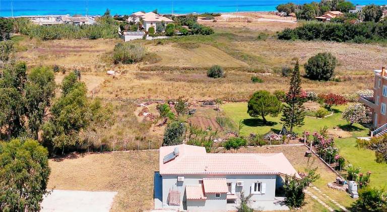 Beautiful vacation home with patio & garden | Close to the beach | Pets are welcome in Lefkada