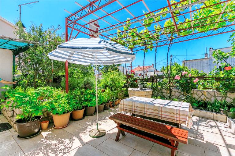 Pleasant rental apartment with garden, barbeque & terrace | Garden view | Next to the beach | Pets allowed — photo 3