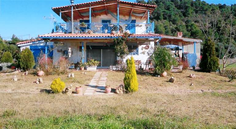 Villa with garden, terrace & barbecue in Trifylia