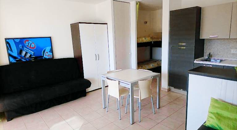 Apartment with patio, yard & barbeque | Close to the beach | Dogs allowed — photo 2
