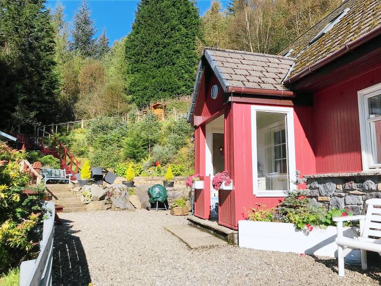 Cottage with garden | River view — photo 2