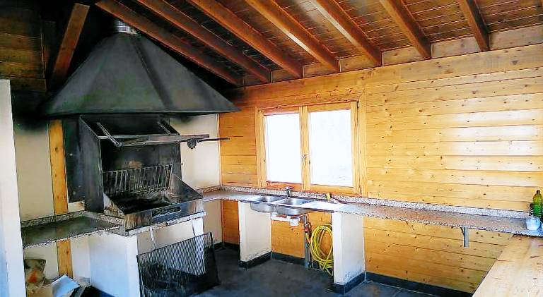 Chalet with patio, garden & grill — photo 5