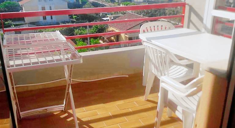 Apartment with private pool, patio & yard — photo 3