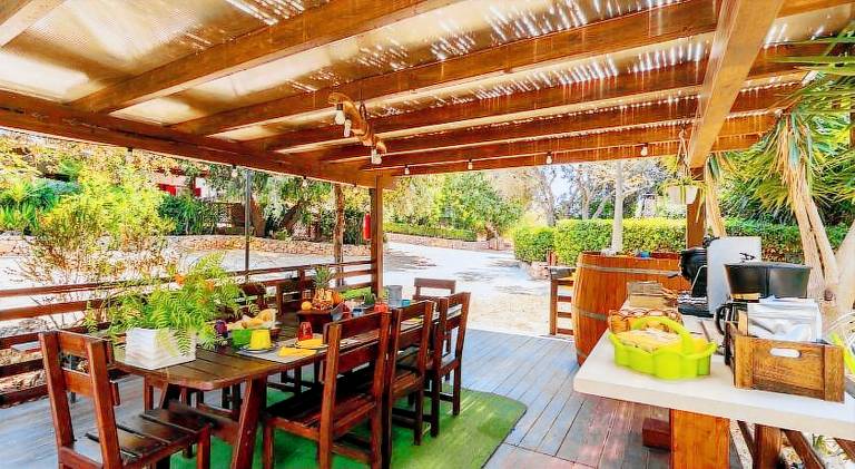 Rental apartment with pool & yard — photo 5