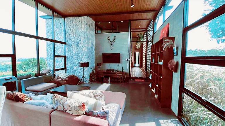 Ample villa with yard, BBQ & patio | Suitable for remote work | Dogs allowed — photo 2