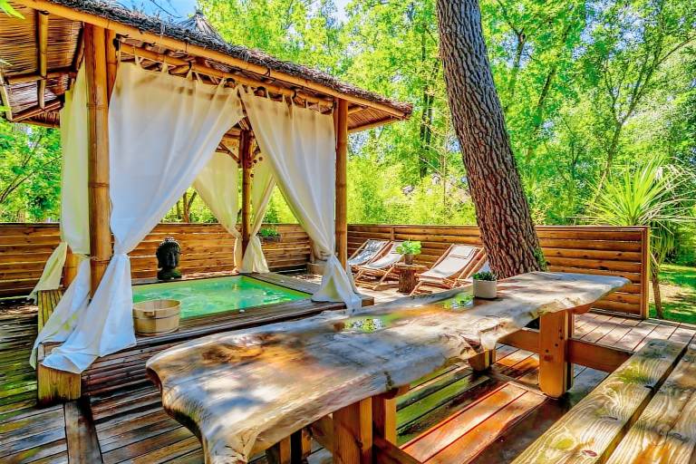 Fully equipped lovely chalet with patio, jacuzzi & barbeque | Pet-friendly — photo 2