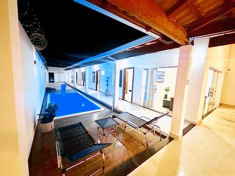 House with pool in Prado