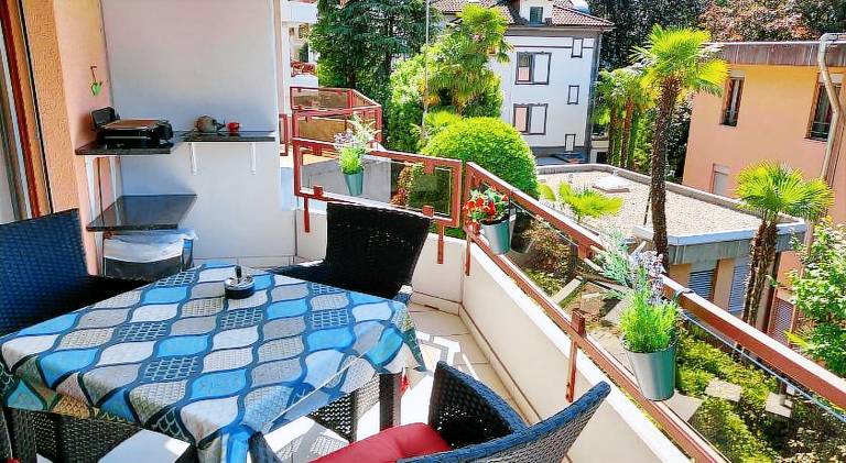 Rental apartment with terrace, BBQ & private pool in Ascona