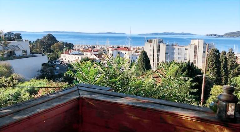 Chalet with grill, patio & yard | Close to the beach | Suitable for remote work | Pet-friendly in Le Lavandou