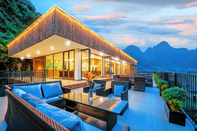 Lodge  Tân Hoá