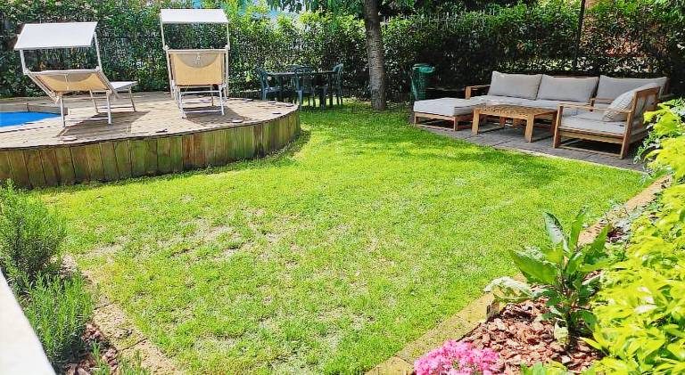 Camera con cucina e piscina a un passo da Torino