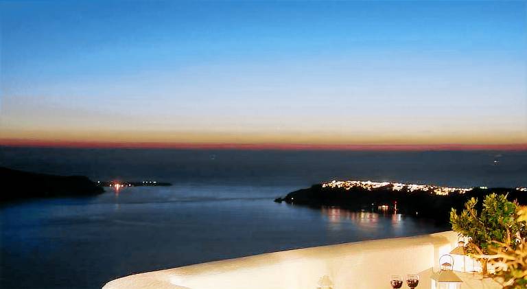 Vallais Villa in Santorini