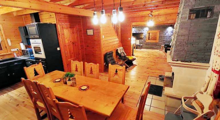 Spacious chalet with jacuzzi | Pets are welcome — photo 3